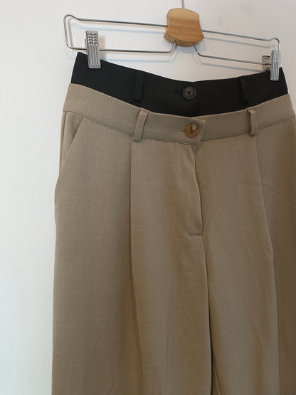 STOREST. Beige wide-leg trousers with a TM waist