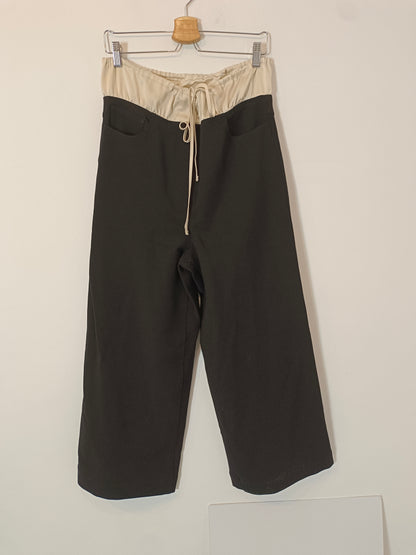 OUTFIT OF THE DAY. Black wide-leg trousers, size 38