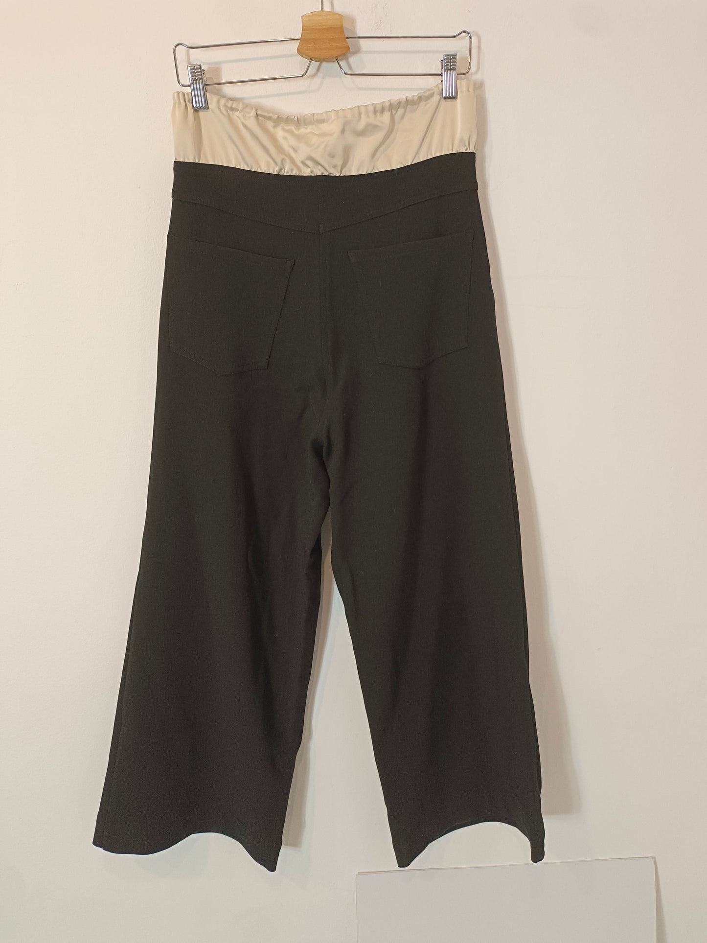 OUTFIT OF THE DAY. Black wide-leg trousers, size 38