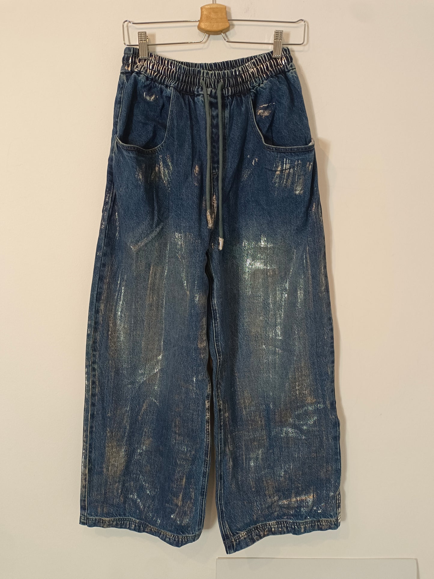 FABRIQUE.  Pantalón vaquero detalles plateados T.s