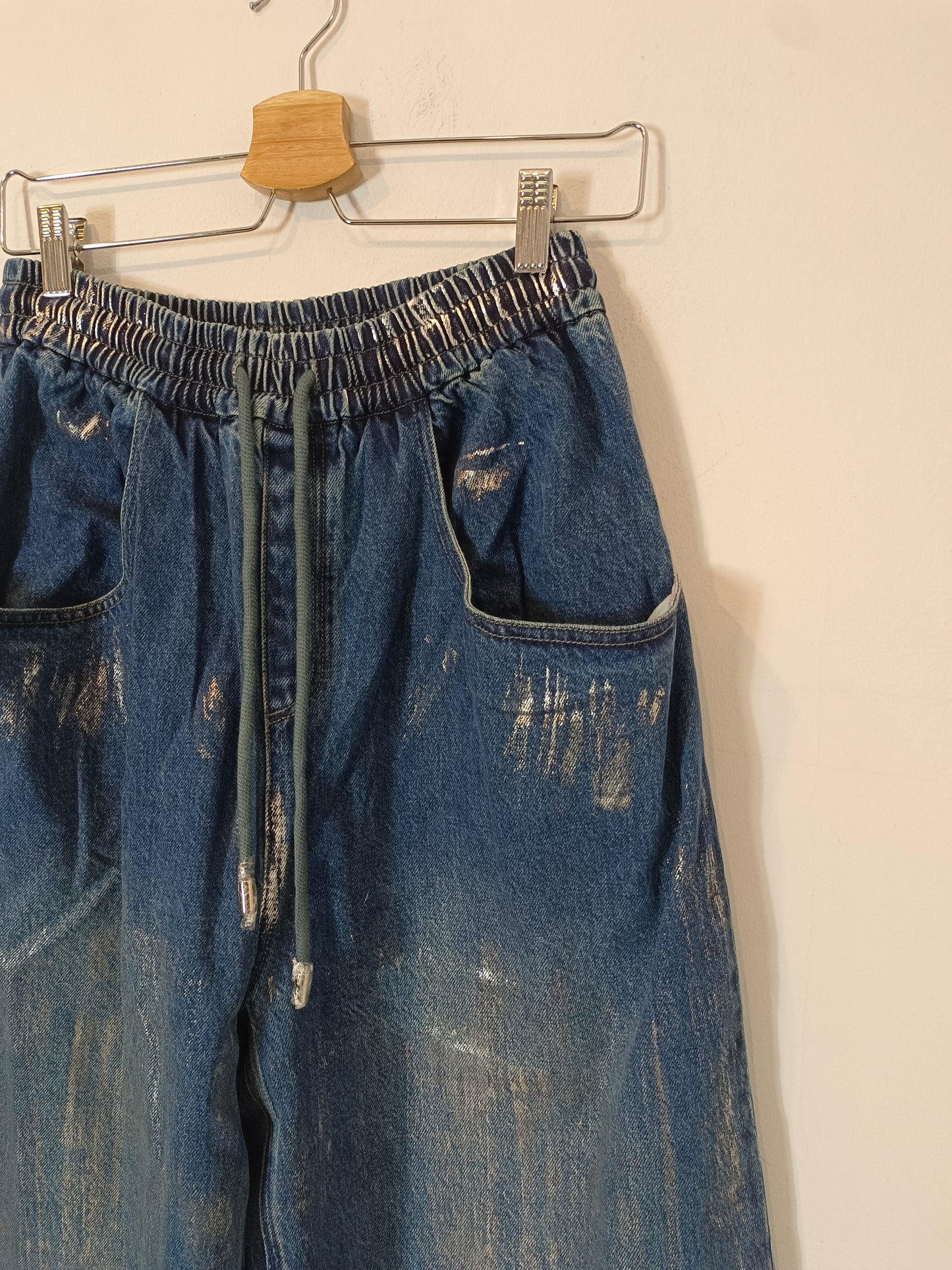 FABRIQUE.  Pantalón vaquero detalles plateados T.s