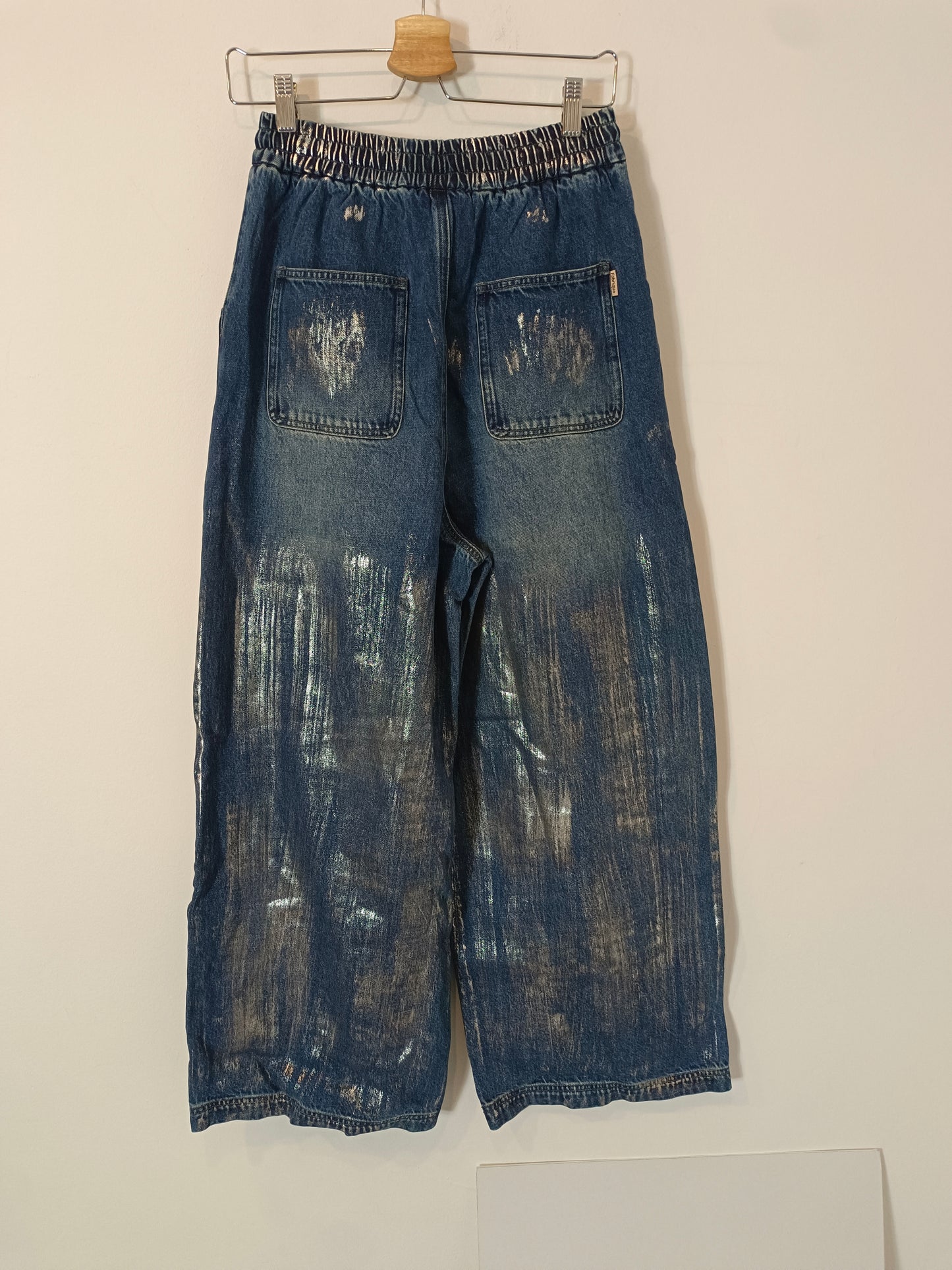 FABRIQUE.  Pantalón vaquero detalles plateados T.s