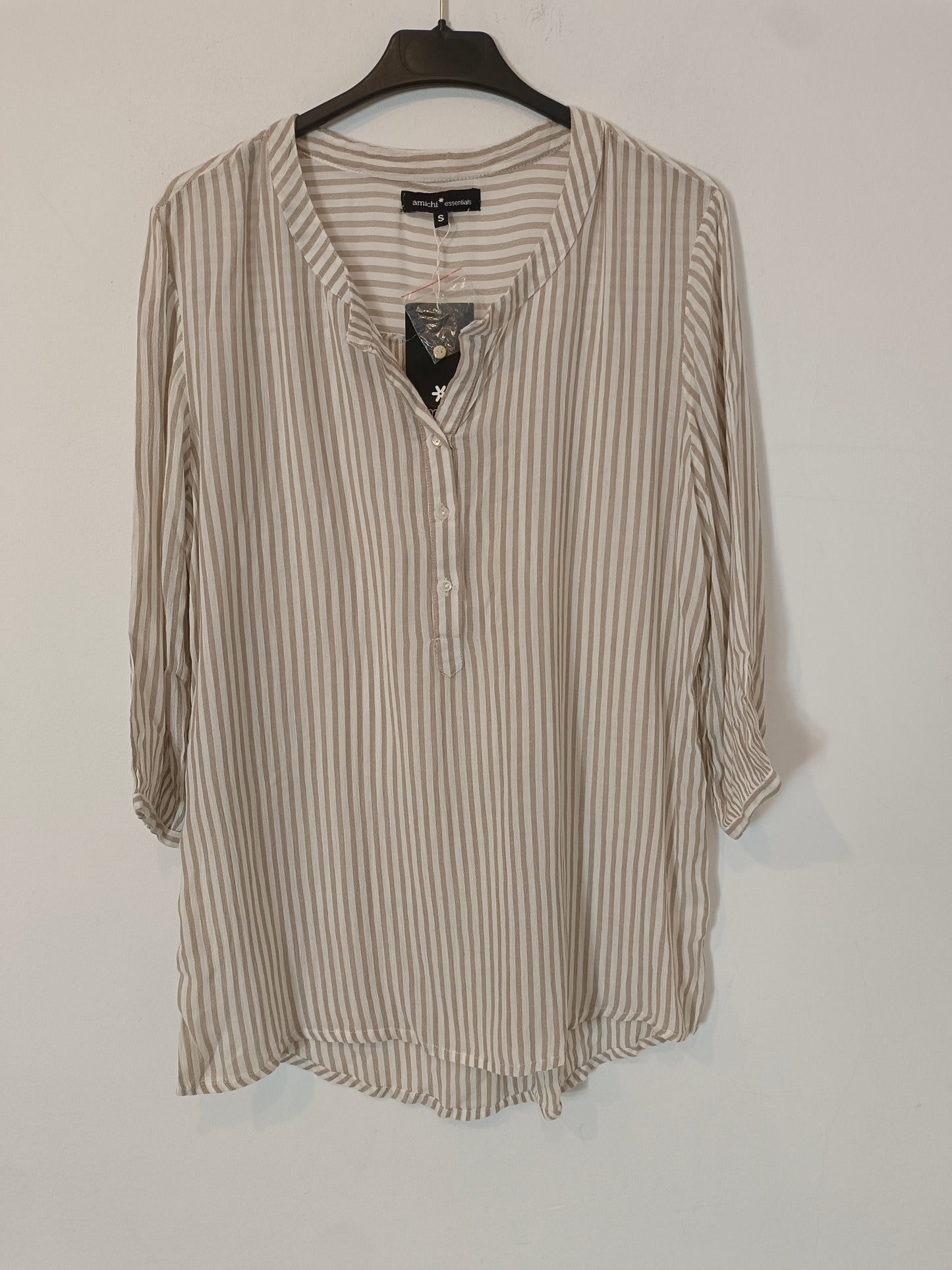 AMICHI. Beige and white striped blouse Ts