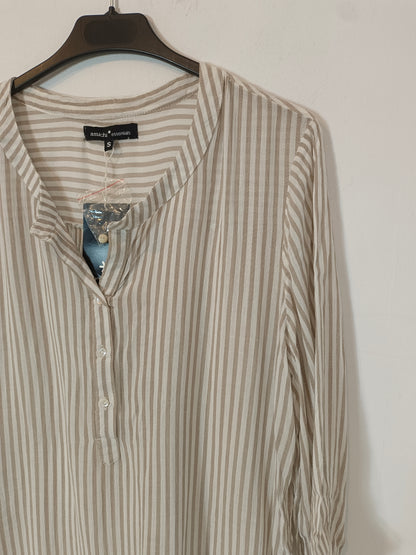 AMICHI. Beige and white striped blouse Ts