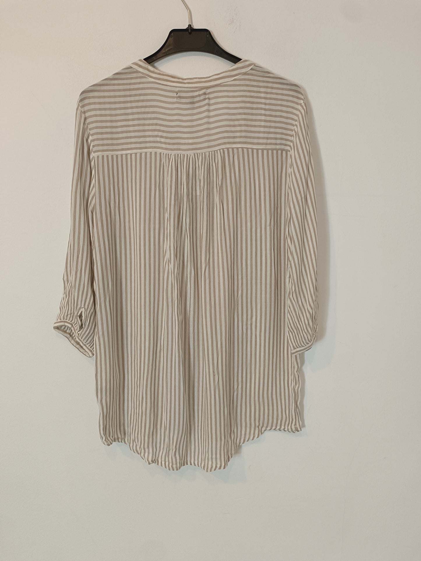 AMICHI. Beige and white striped blouse Ts