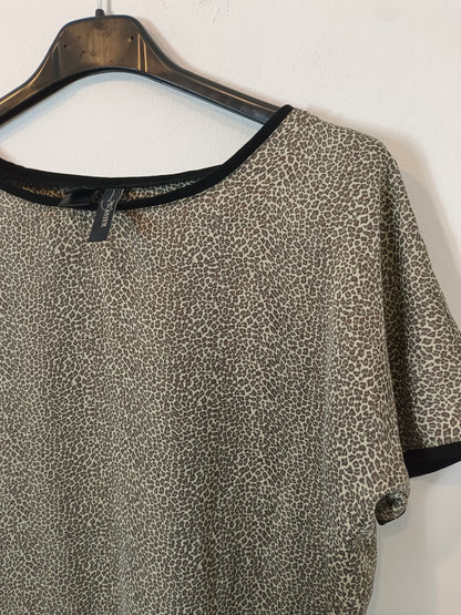 MANGO. Flowy animal print top T.xs