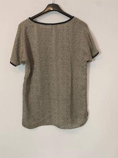 MANGO. Flowy animal print top T.xs