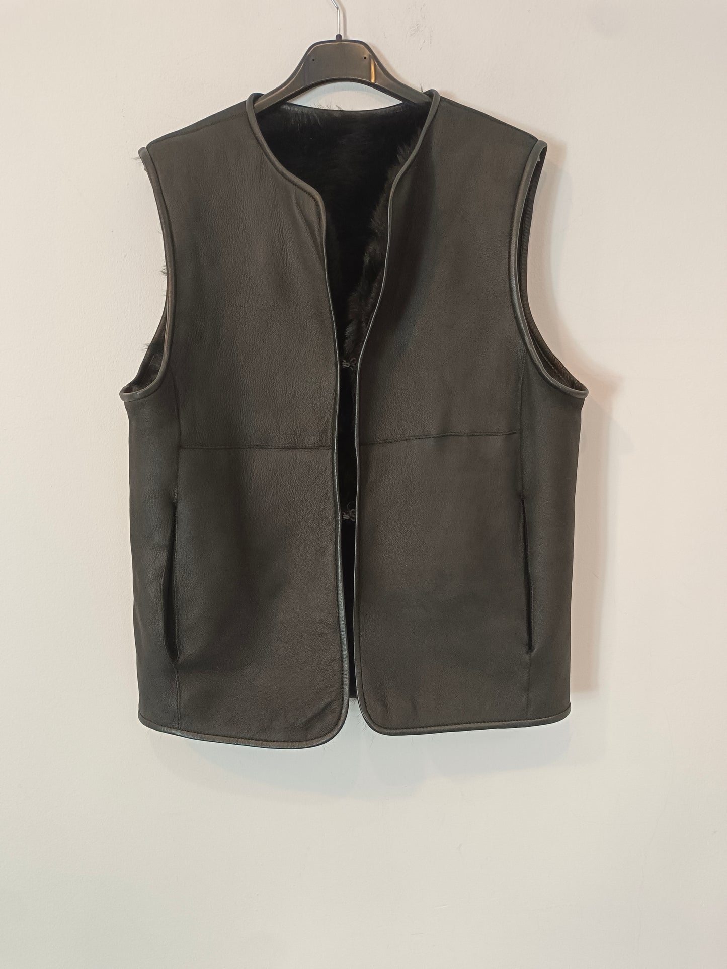 MASSIMO DUTTI. Chaleco negro pelo y piel  T.u(s)