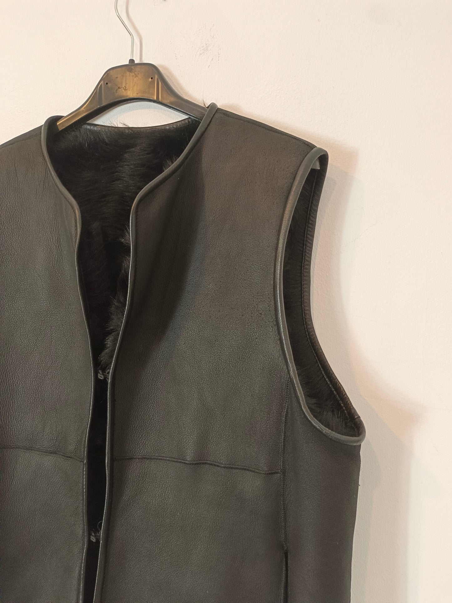 MASSIMO DUTTI. Chaleco negro pelo y piel  T.u(s)