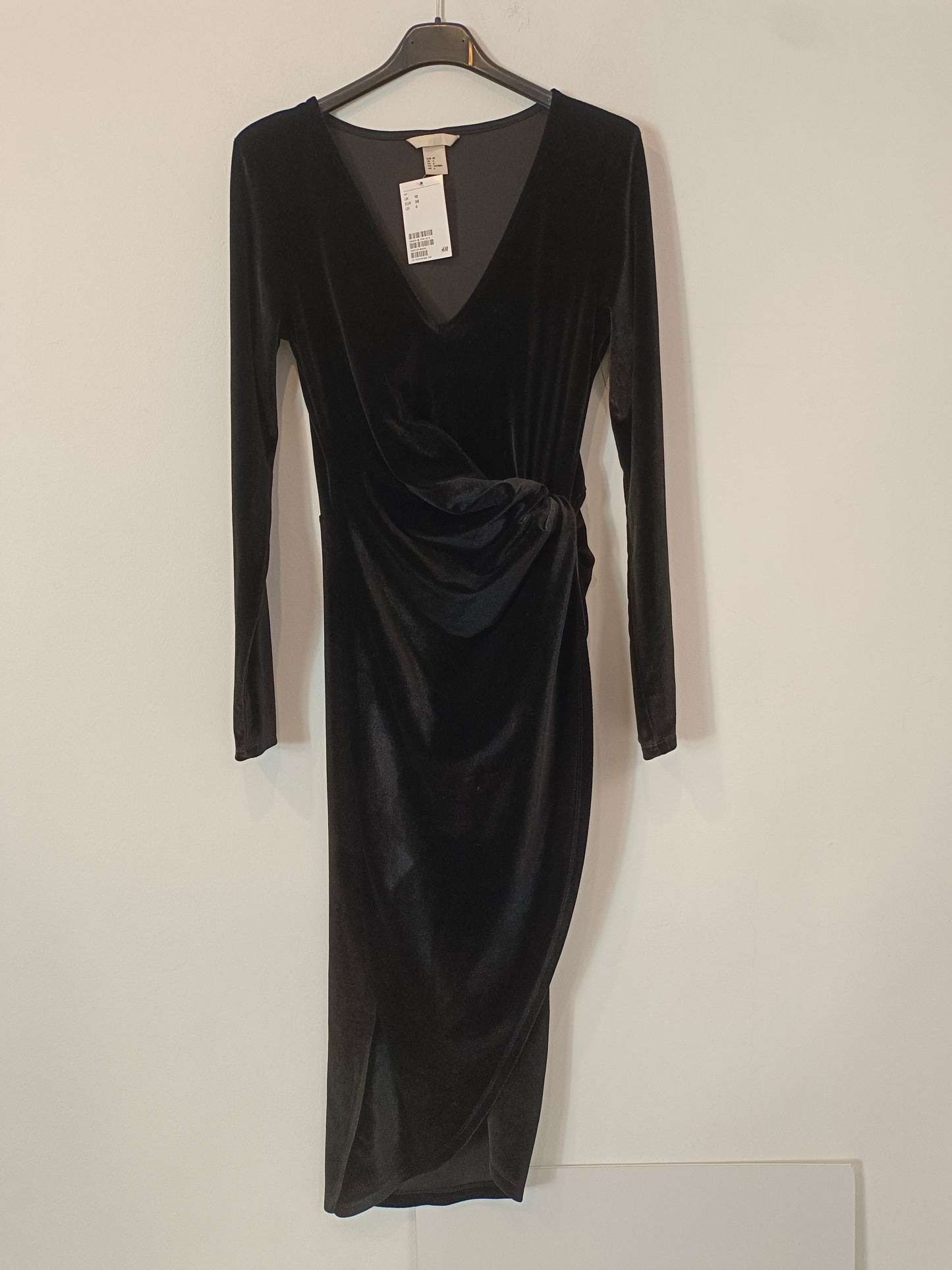 H&M. Black velvet midi dress S.38 Hibuy market H&M. Black velvet midi dress S.38 Hibuy market