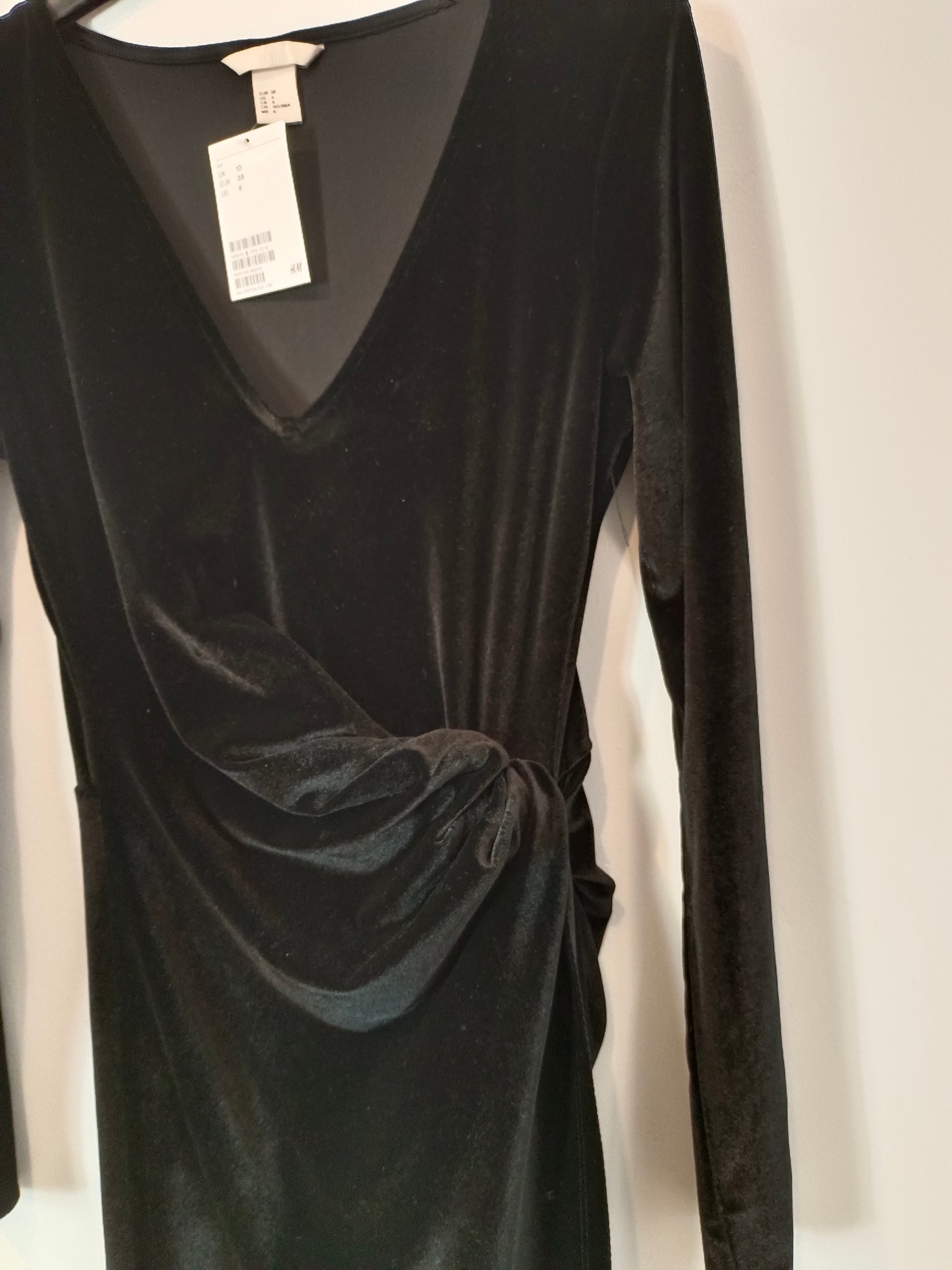 H&M. Black velvet midi dress S.38 – Hibuy market