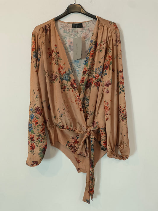 ZARA. Camel floral Tm bodysuit