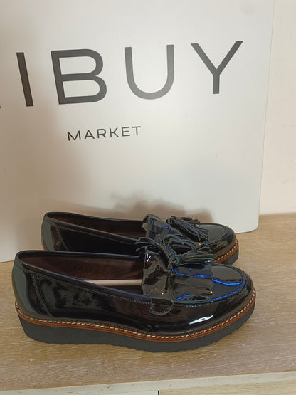 THAT OR THAT. Black patent leather loafers size 41