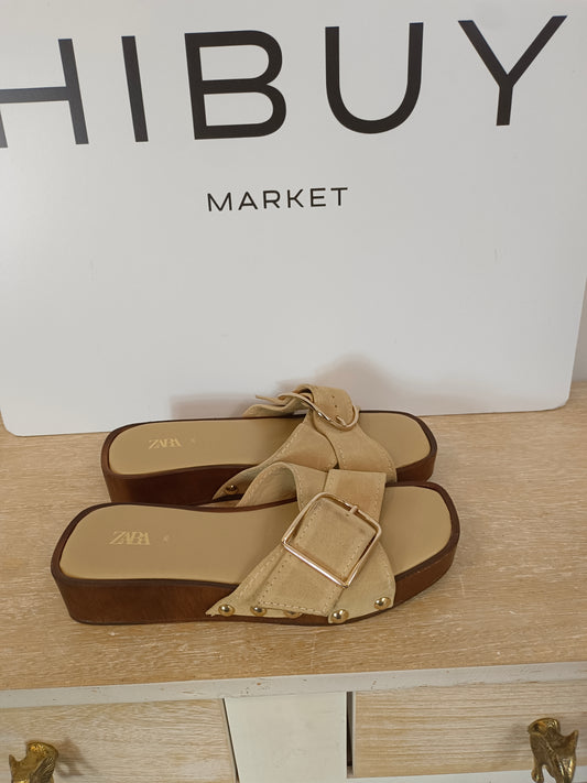 ZARA. Sandalias beige habilla T.36