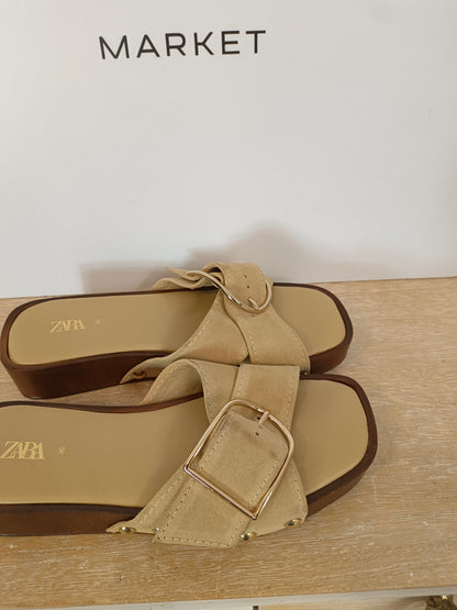 ZARA. Sandalias beige habilla T.36