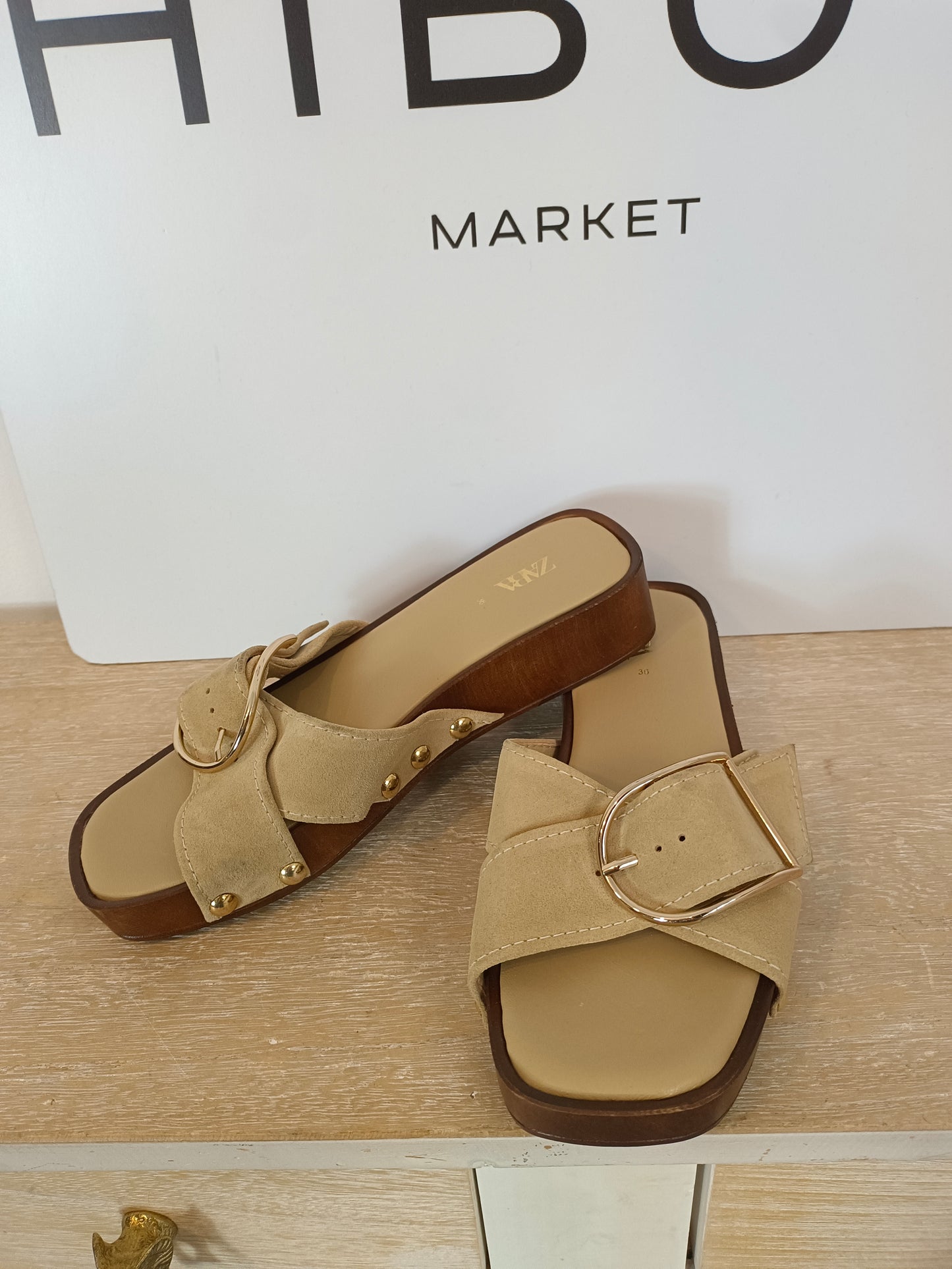 ZARA. Sandalias beige habilla T.36