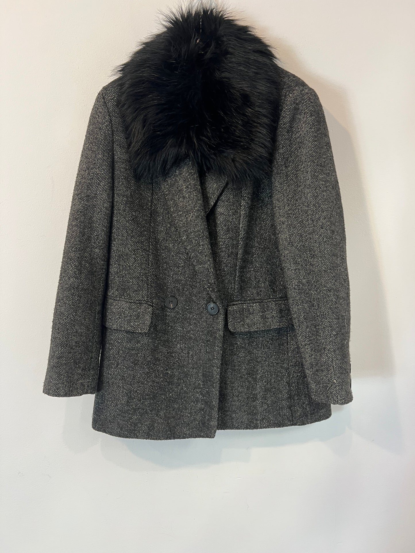 ZARA. Abrigo gris espiga