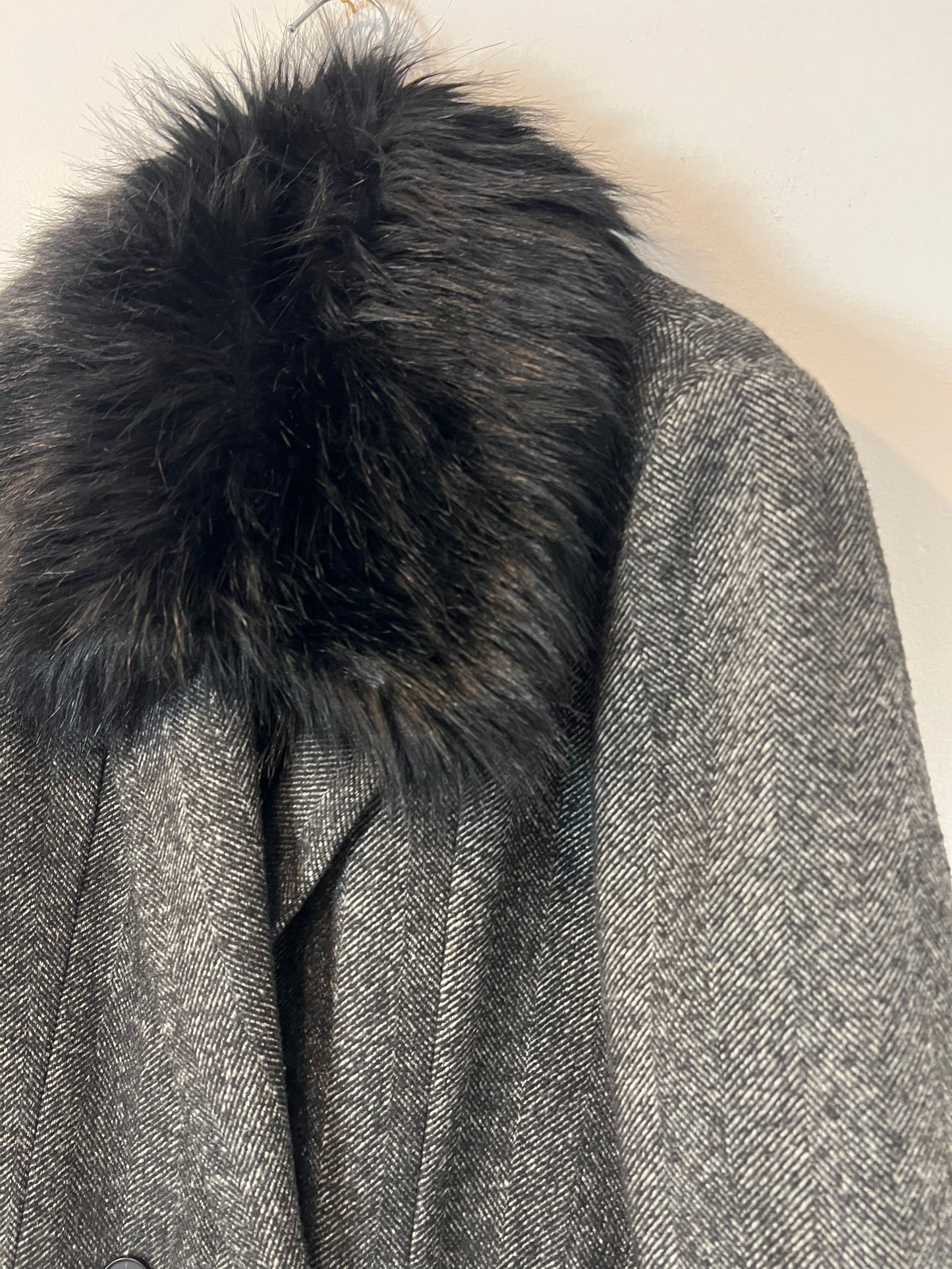 ZARA. Abrigo gris espiga