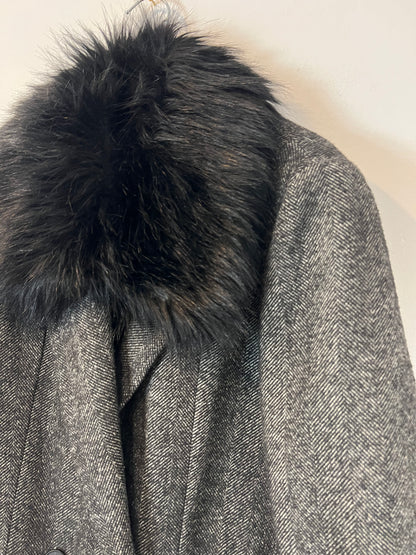 ZARA. Abrigo gris espiga