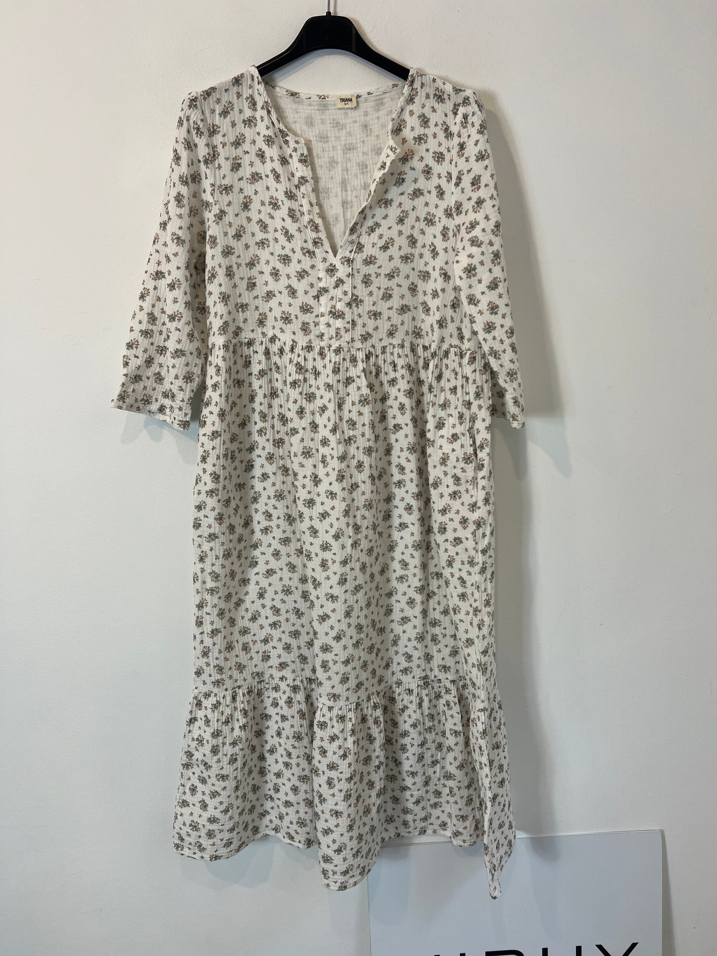 TRIANA BY C. White floral dress Ts