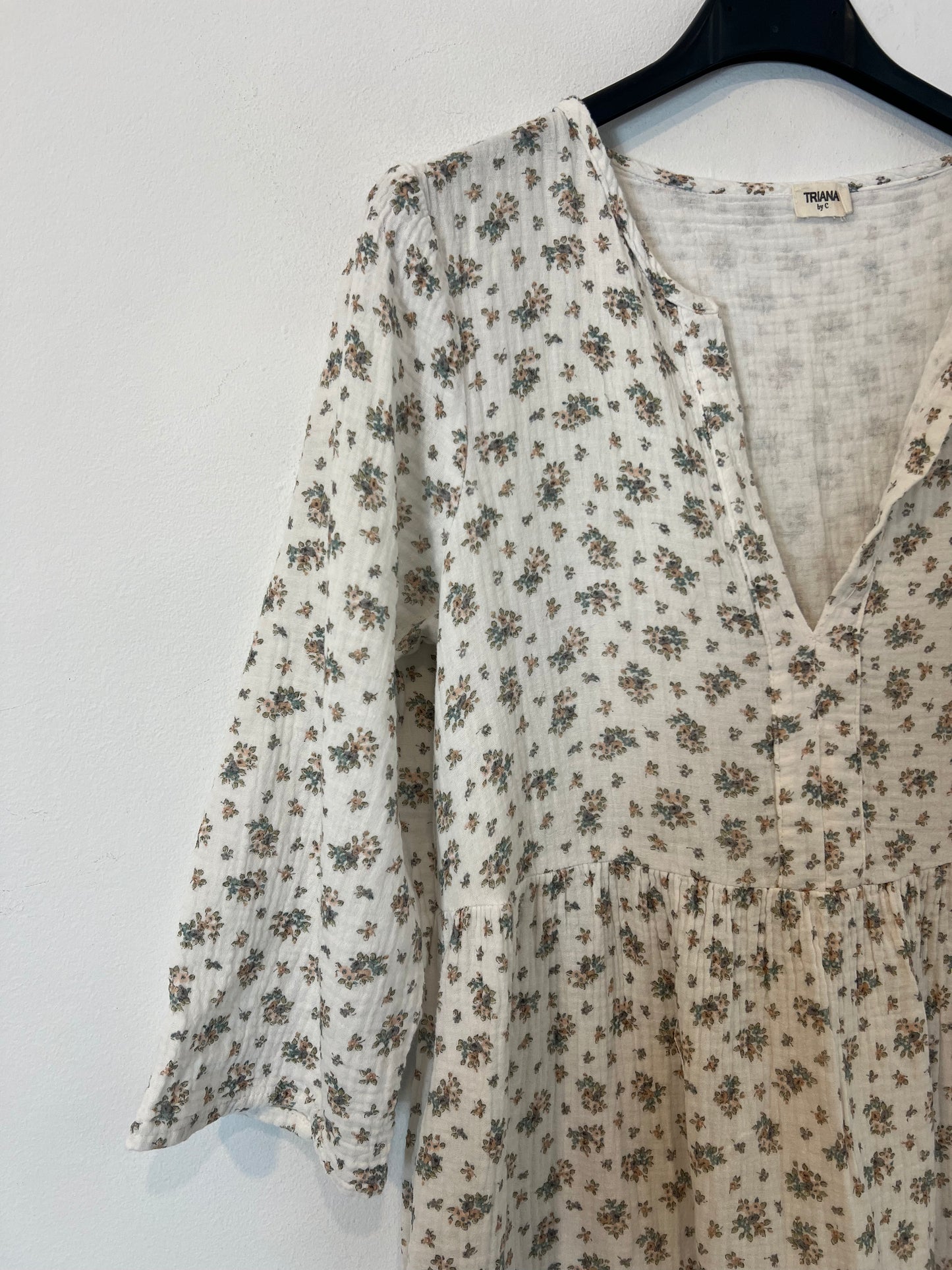 TRIANA BY C. White floral dress Ts