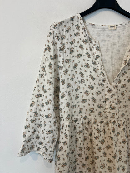 TRIANA BY C. White floral dress Ts