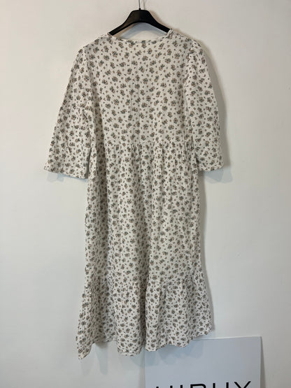 TRIANA BY C. White floral dress Ts