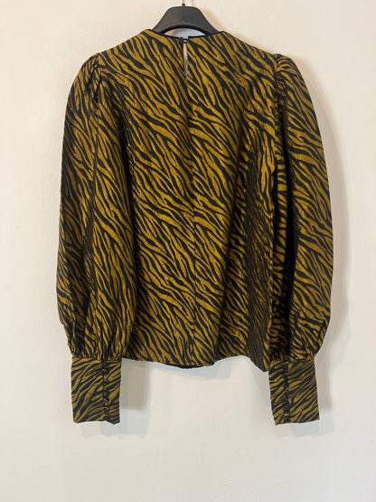 FRAMBUÁ. Black and gold animal print blouse Ts