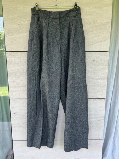 CLAUDIE PIERLOT. Pantalón espiga gris pinzas