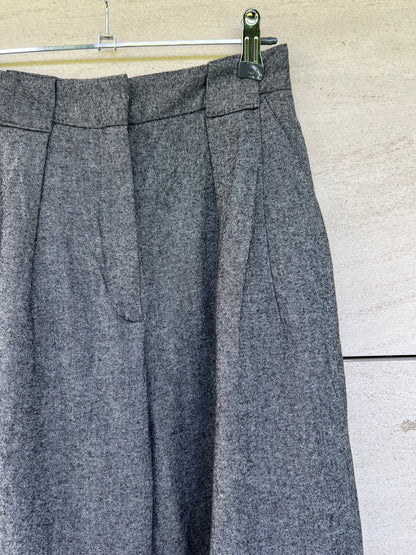 CLAUDIE PIERLOT. Pantalón espiga gris pinzas