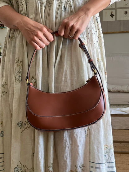 MANGO. Bolso camel media luna