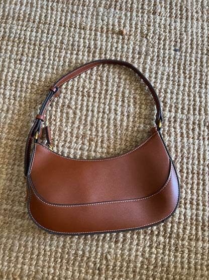 MANGO. Bolso camel media luna