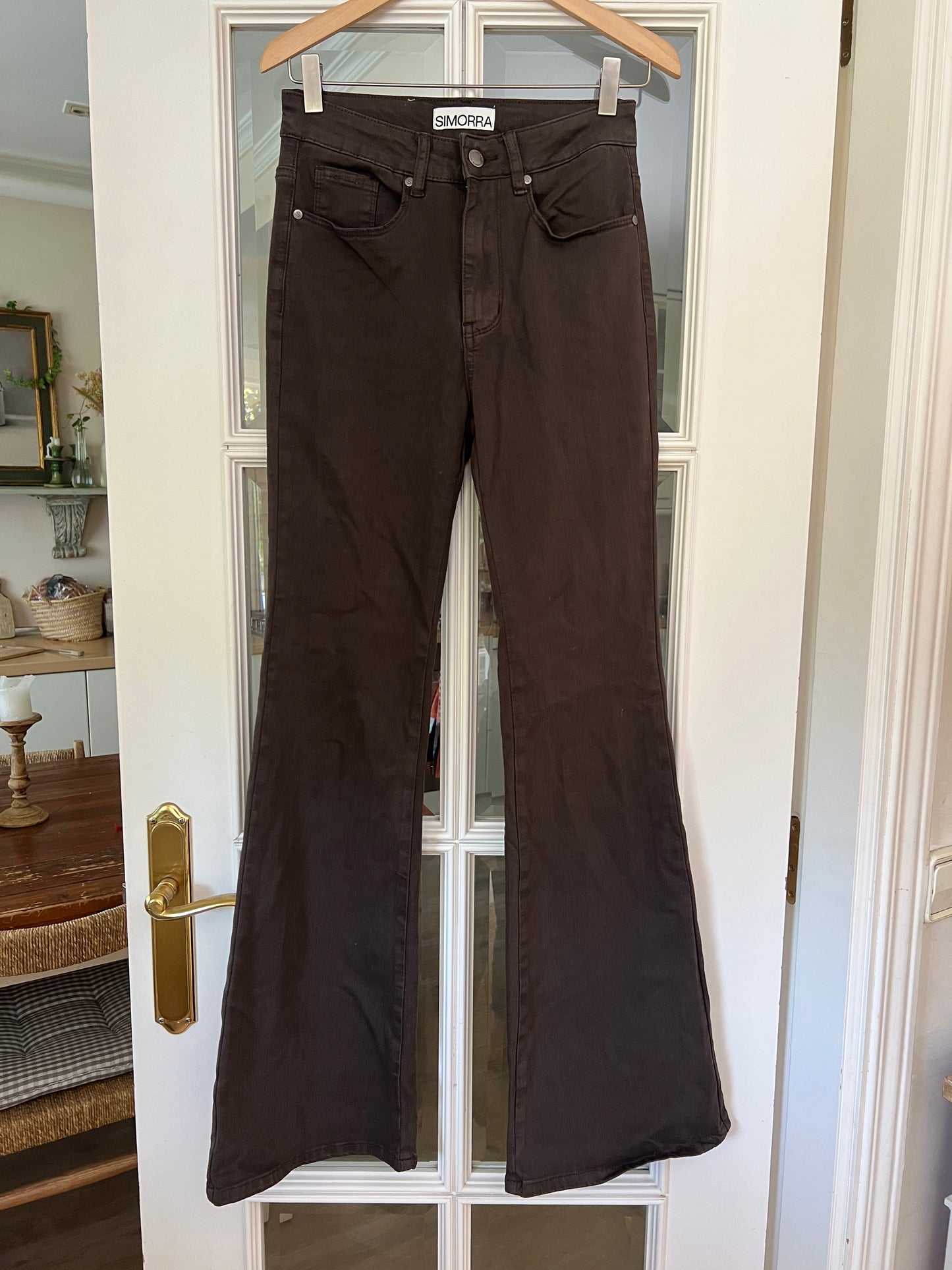 SIMORRA. Pantalón marrón campana T.36