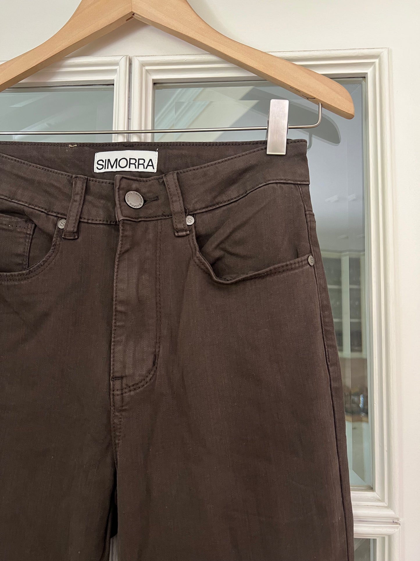SIMORRA. Pantalón marrón campana T.36