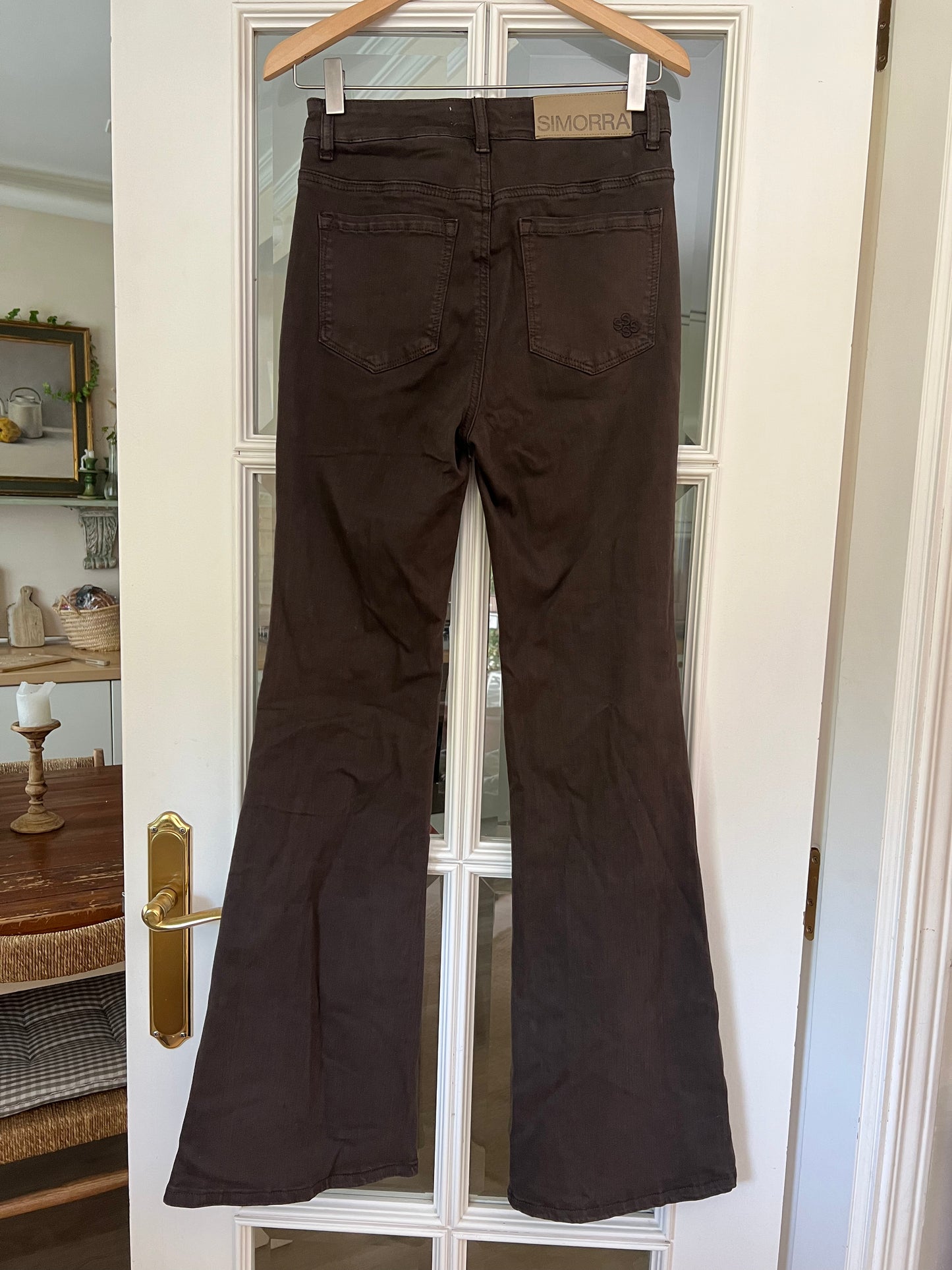 SIMORRA. Pantalón marrón campana T.36