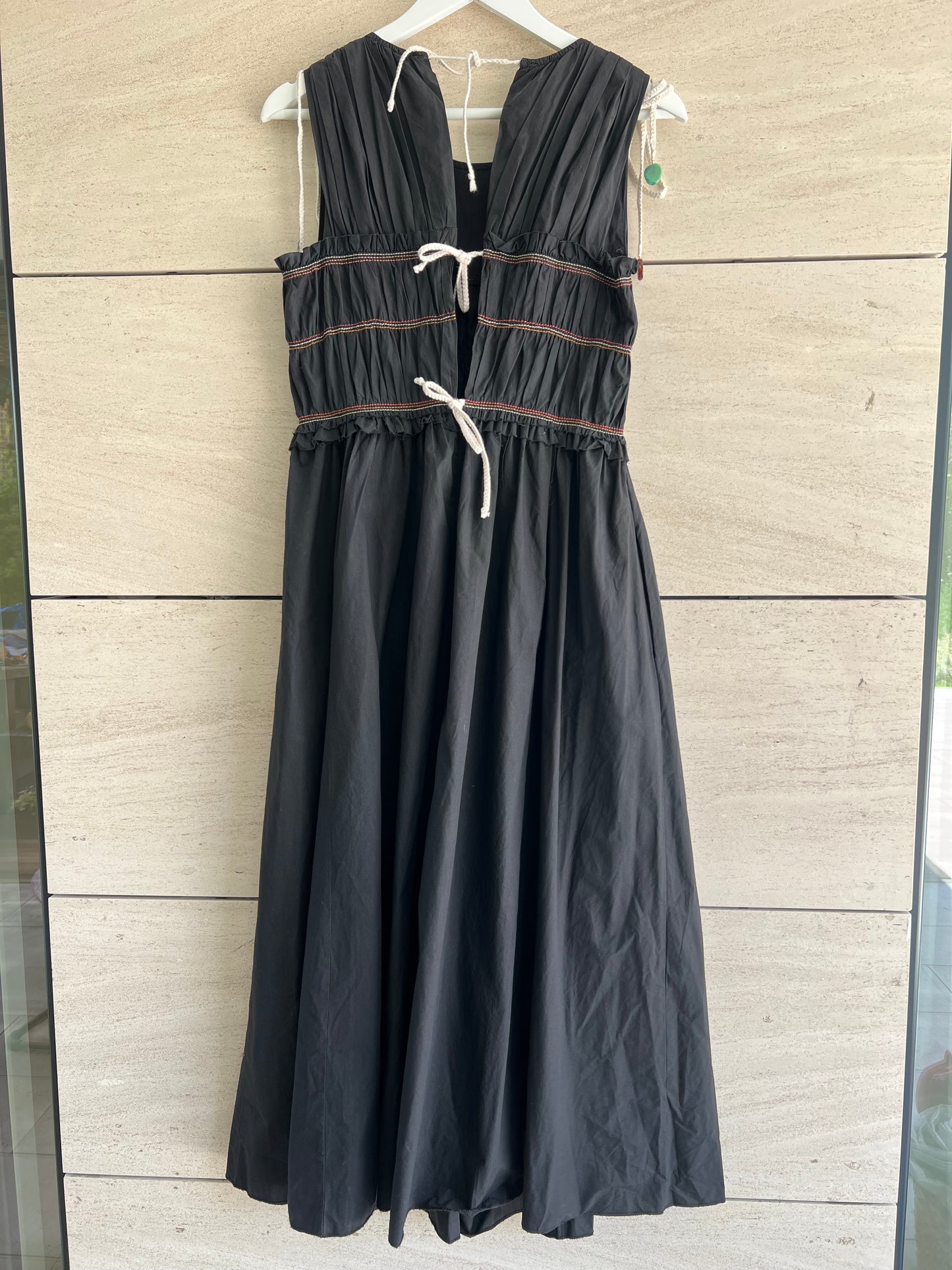 OTRAS. Vestido negro costuras T.u(s)