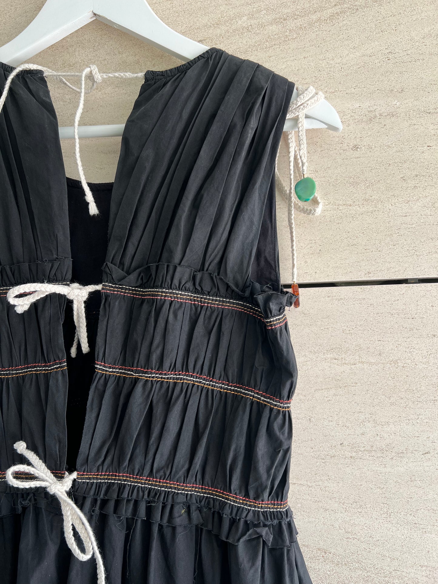 OTRAS. Vestido negro costuras T.u(s)