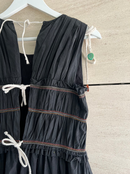 OTRAS. Vestido negro costuras T.u(s)