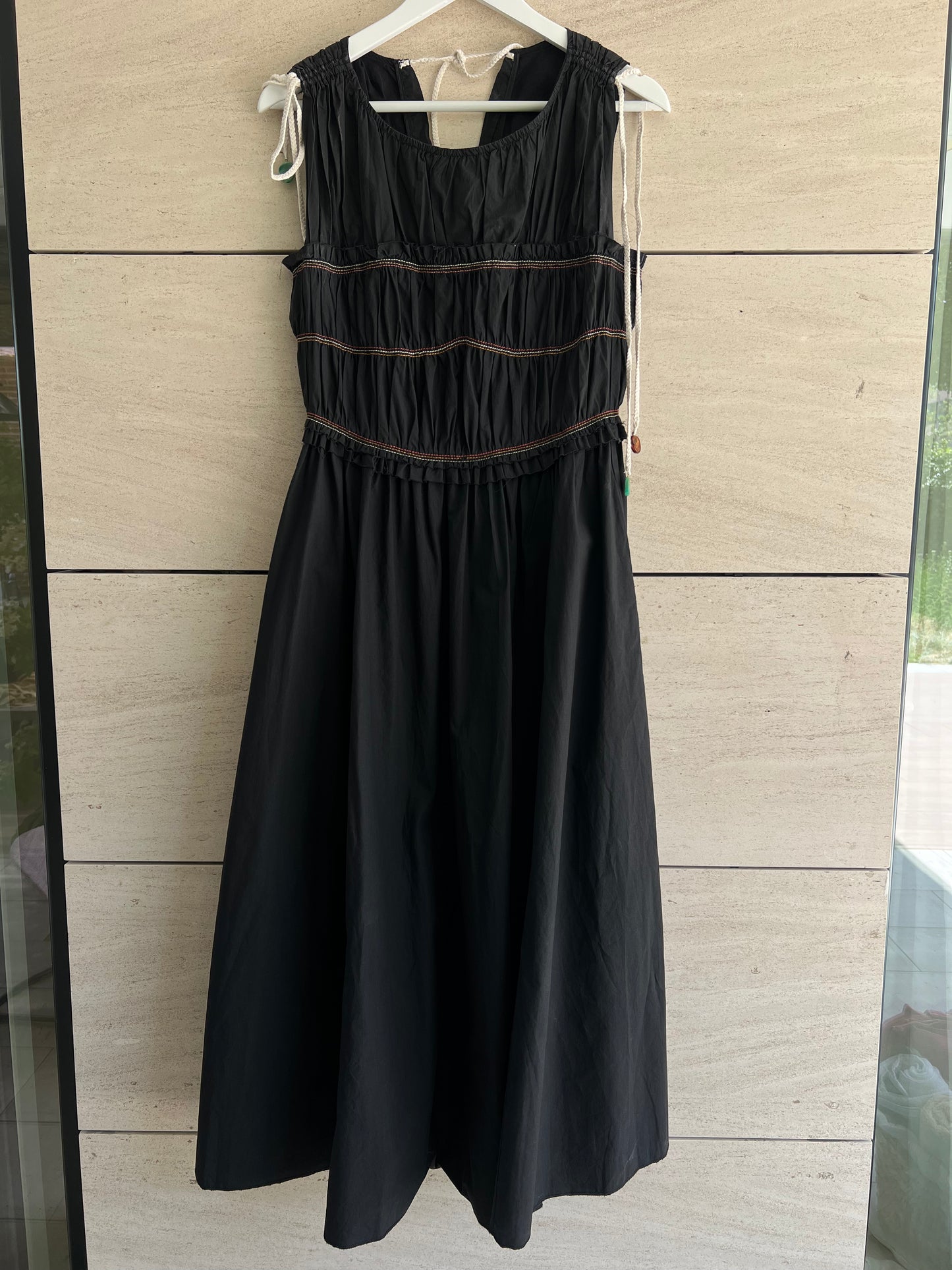 OTRAS. Vestido negro costuras T.u(s)