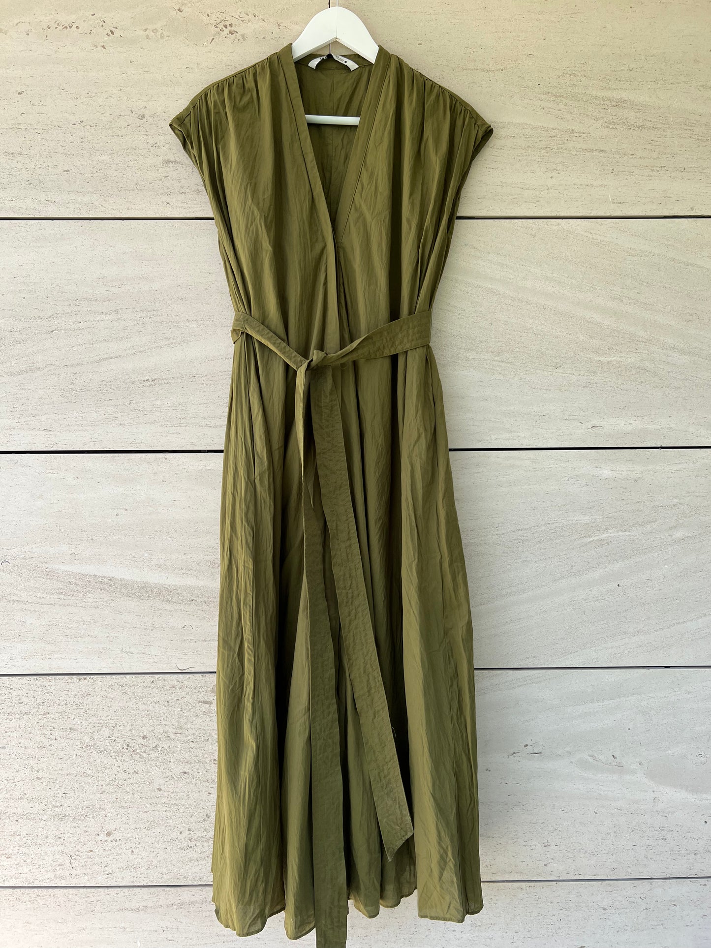 ZARA. Vestido verde abotonado T.xs