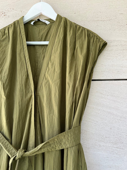 ZARA. Vestido verde abotonado T.xs