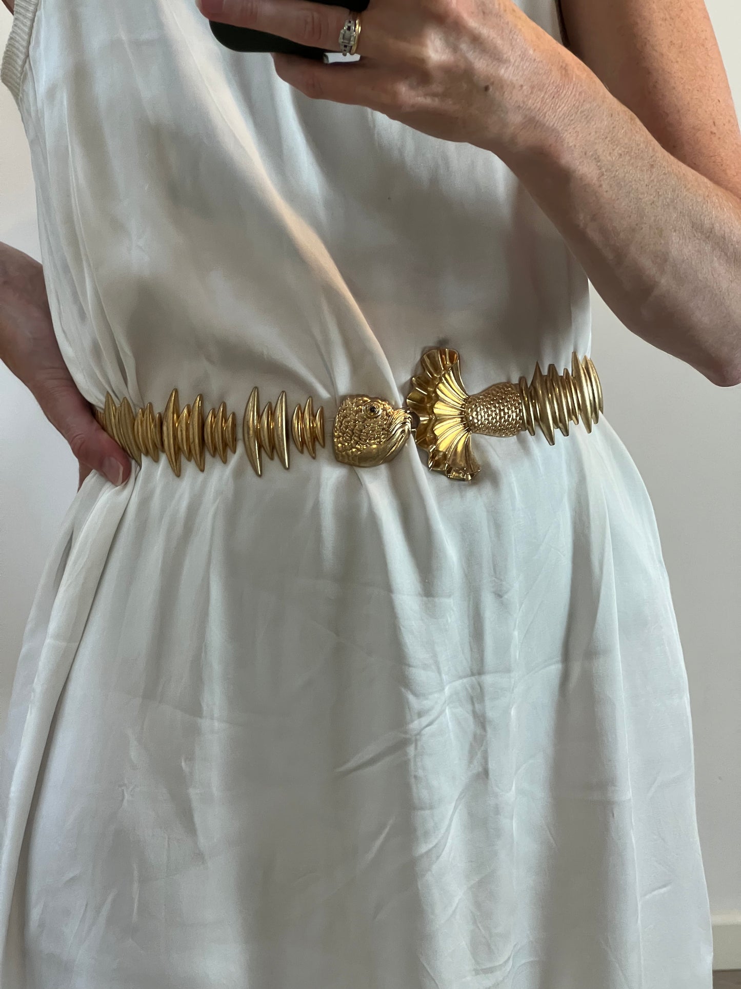 OTRAS. Cinturón dorados pez