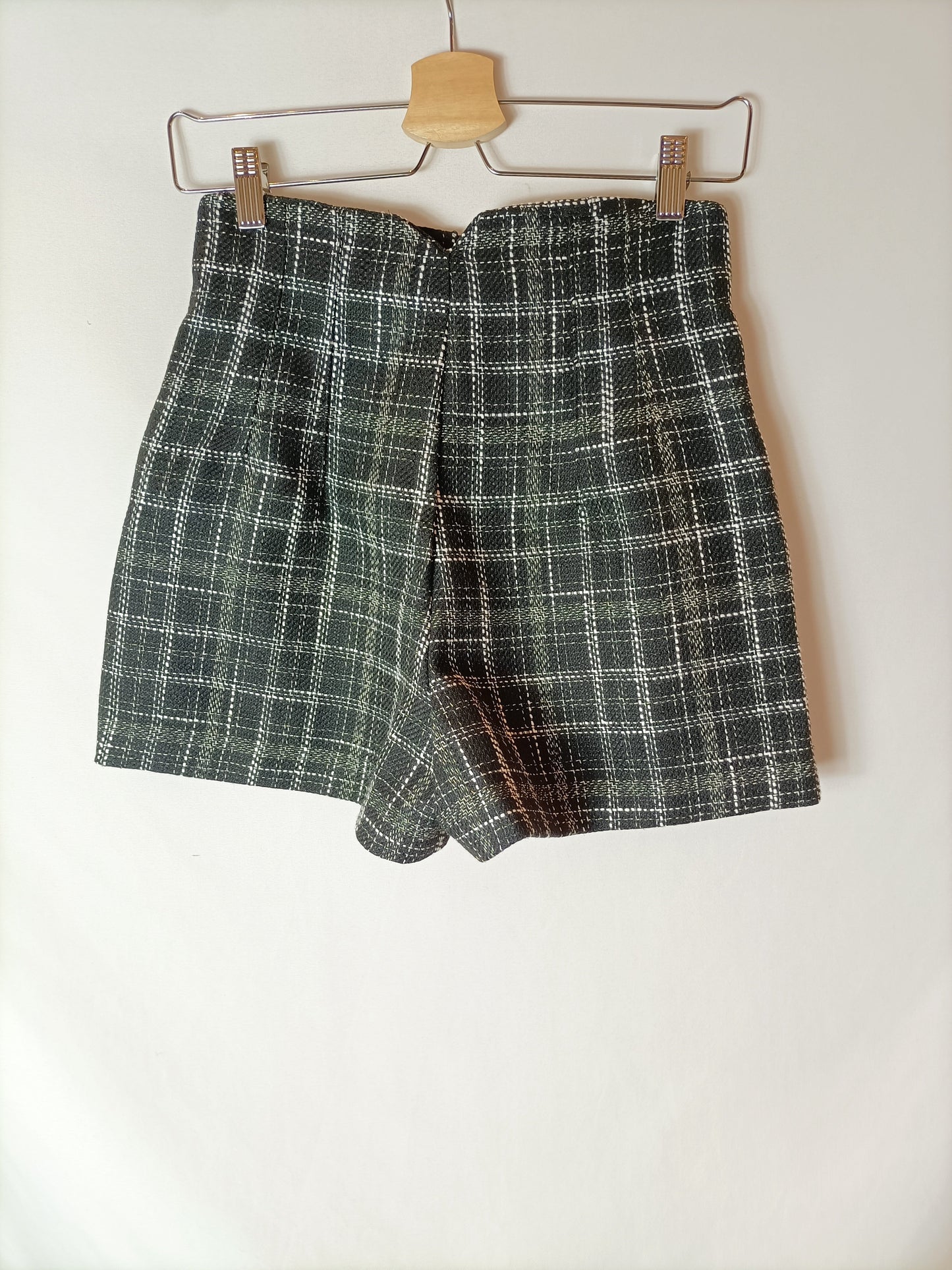 ZARA. Checkered tweed shorts Ts