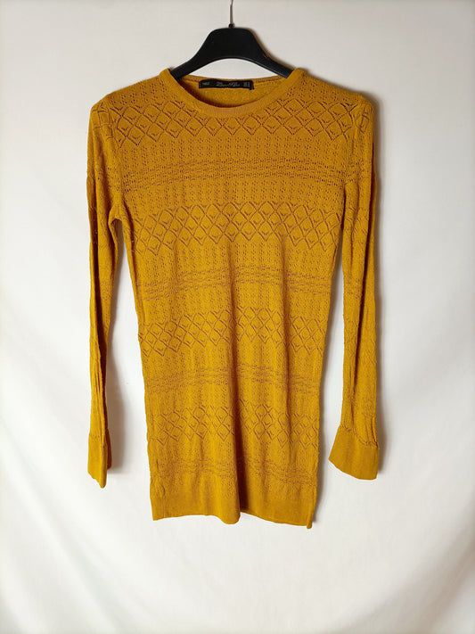 ZARA. Perforated mustard sweater. TM