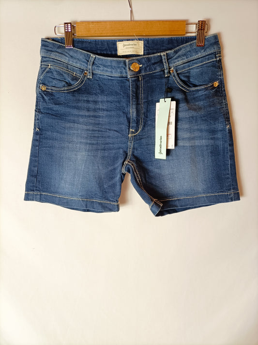 STRADIVARIUS. Shorts denim oscuro T.38