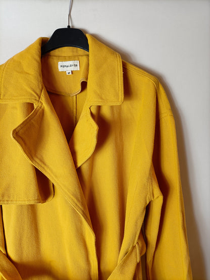 PEPALOVES. Chaqueta larga mostaza. T M