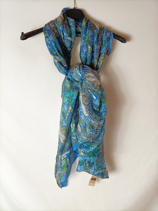 OTRAS. Pañuelo seda azul estampado