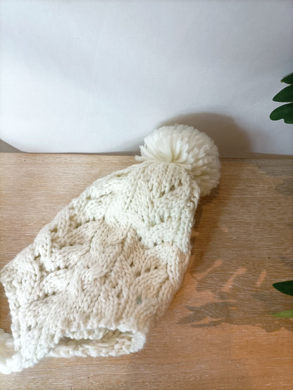 YSTEDY. Gorro blanco pompón