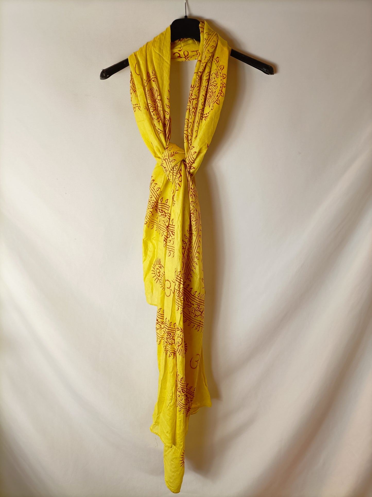 OTRAS. Pareo/fular amarillo hippie