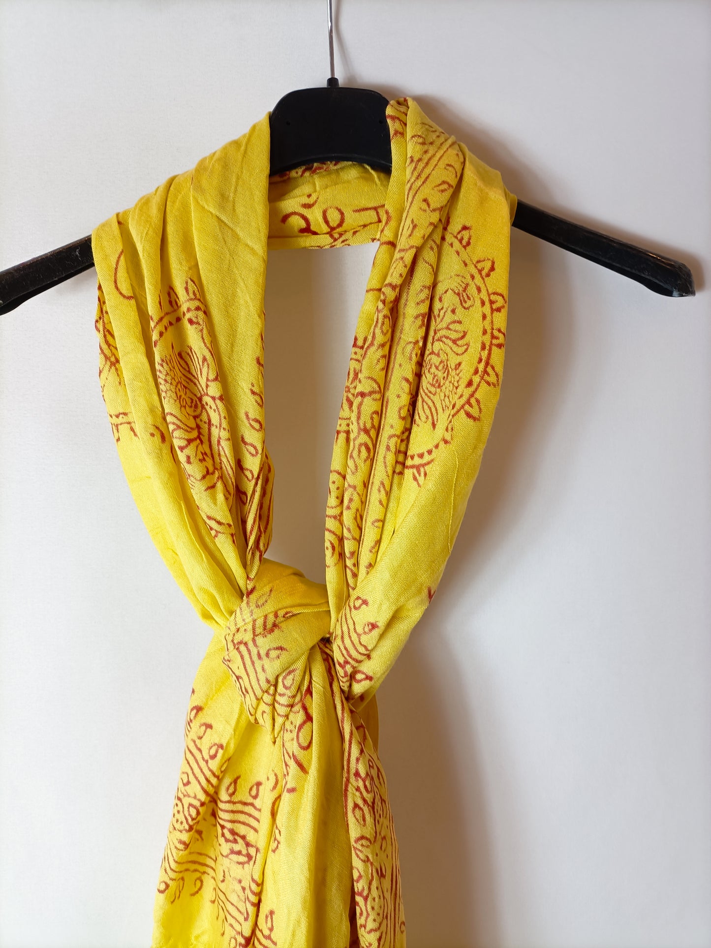 OTRAS. Pareo/fular amarillo hippie